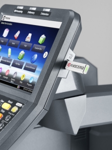 Impresora Kyocera laser color TASKalfa 6551ci Tecnycopia Foto detalle pantalla USB