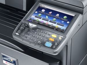 Impresora Kyocera laser color TASKalfa 2551ci Tecnycopia Foto detalle botonera pantalla